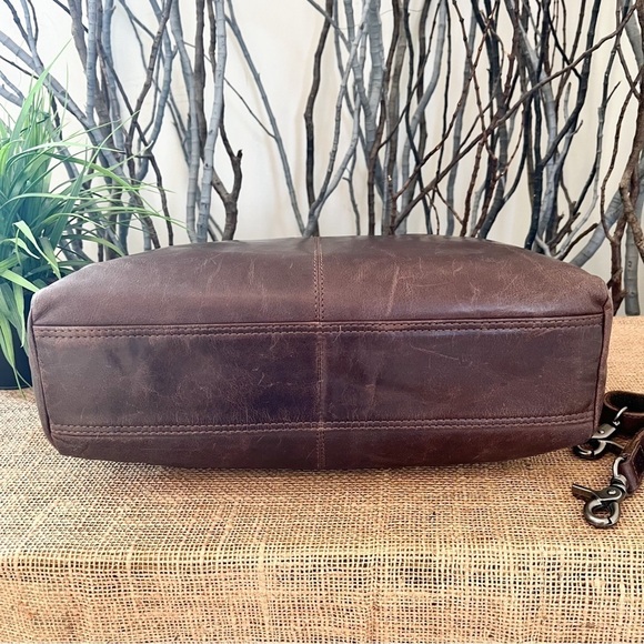 Spikes & Sparrow Leather Tote with Padded Tablet Compartment - Picture 9 of 13